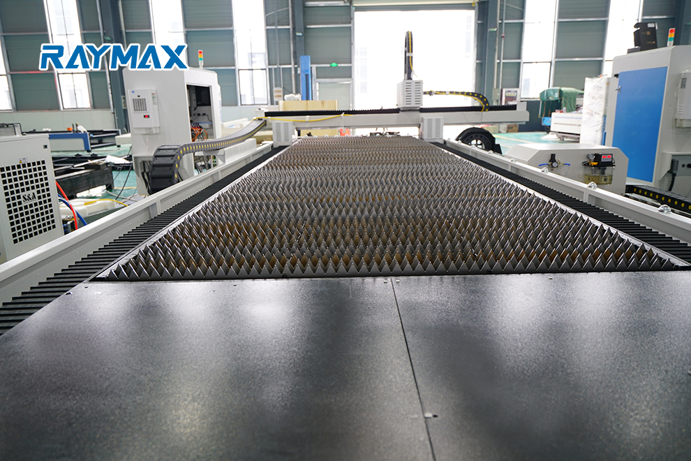 Китай 400 Вт 600 Вт дешевый станок для лазерной резки листового металла с ЧПУ цена